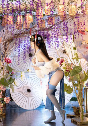 摸腿吻戏