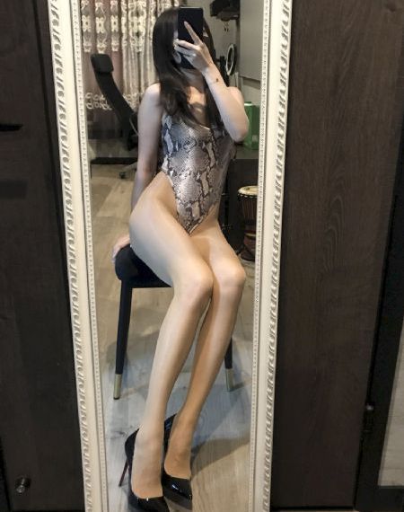 年轻的女教师2在线
